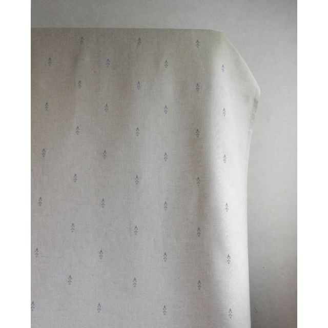 Asli Ash - Natural fabric with classical grey pattern