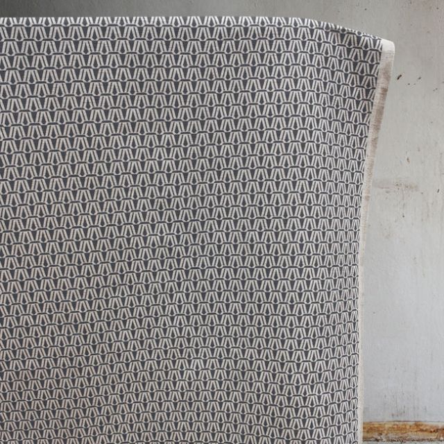 Elva Ash - Natural curtain fabric, Grey contemporary print