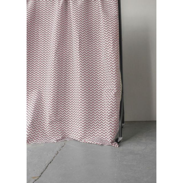 Azig Cherry - Natural linen fabric, zig-zag pattern in red print
