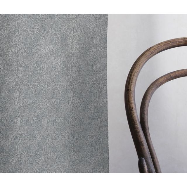 Gigi Greige - White fabric with grey paisley print, 100% linen