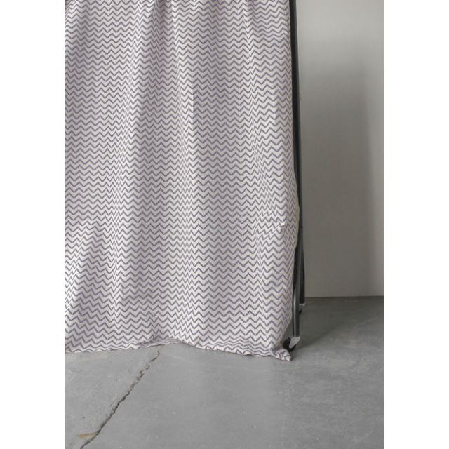 Azig Powder Plum - Curtain fabric with Pale Purple zig-zag pattern
