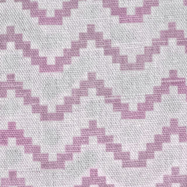 Azig Powder Rose - Curtain fabric with Pale Pink zig-zag pattern