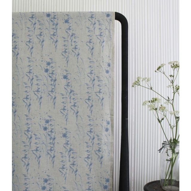 Breeze True Blue - Curtain fabric with Blue botanical pattern
