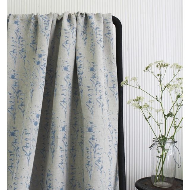 Breeze True Blue - Curtain fabric with Blue botanical pattern